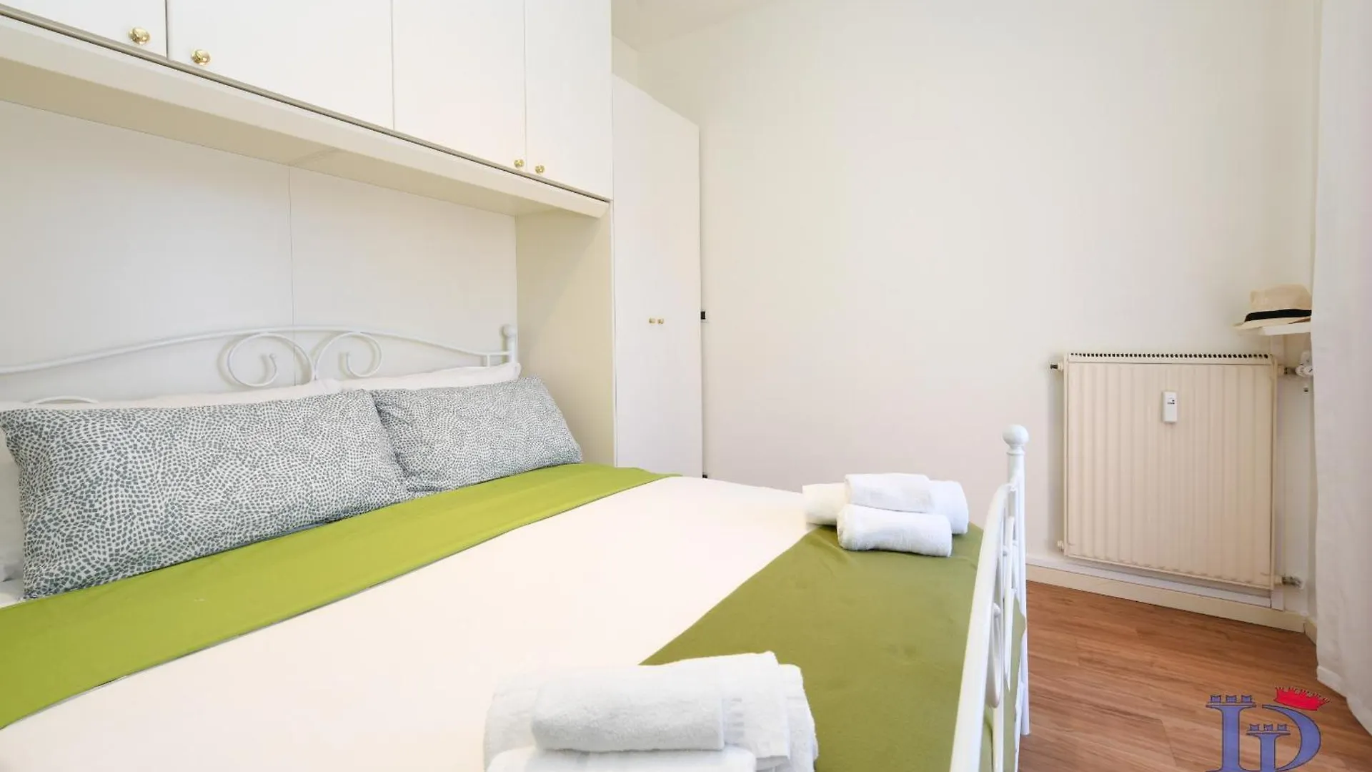 Apartment Desenzanoloft Official Partner Marriott Homes & Villas - Eden Lake View And Privat Beach Renovated In 2025 Sirmione