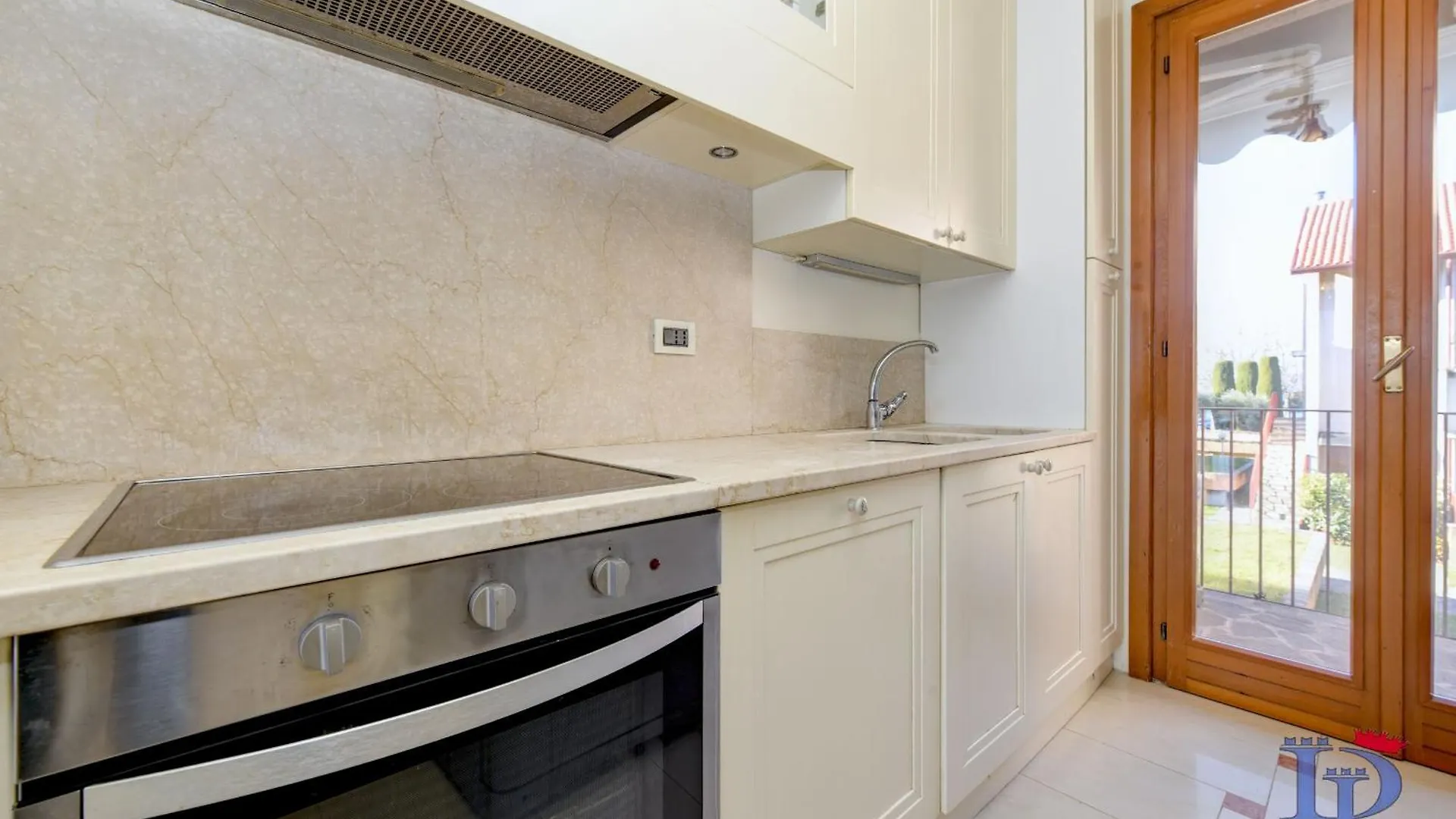 Desenzanoloft Official Partner Marriott Homes & Villas - Eden Lake View And Privat Beach Renovated In 2025 Sirmione 0*,